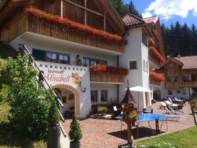 Apartments Mirabell Livinallongo Del Col Di Lana Exteriör bild