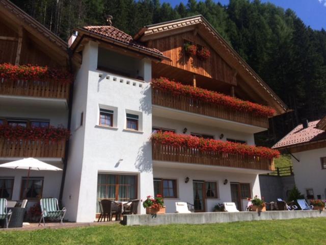 Apartments Mirabell Livinallongo Del Col Di Lana Exteriör bild
