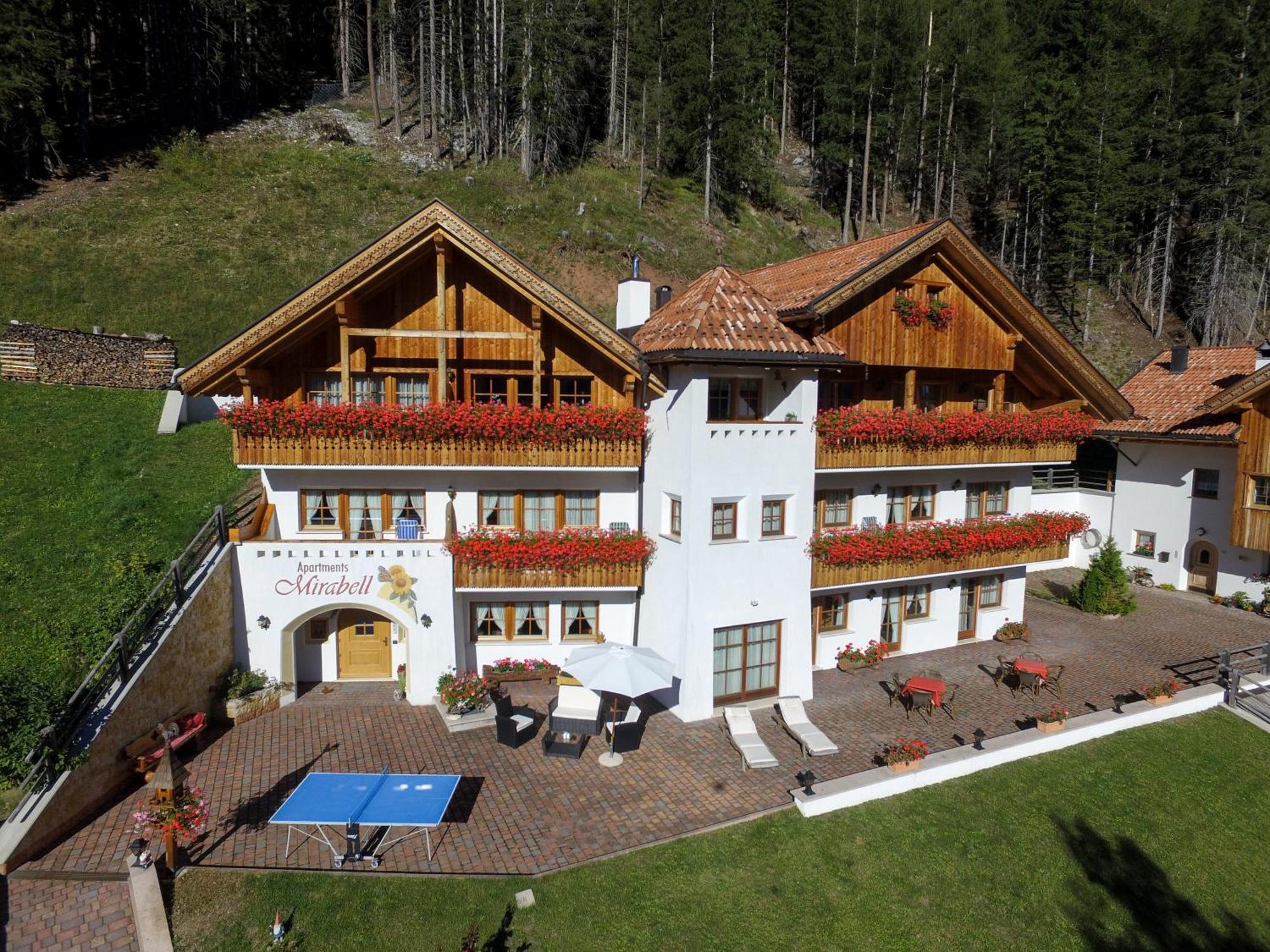 Apartments Mirabell Livinallongo Del Col Di Lana Exteriör bild