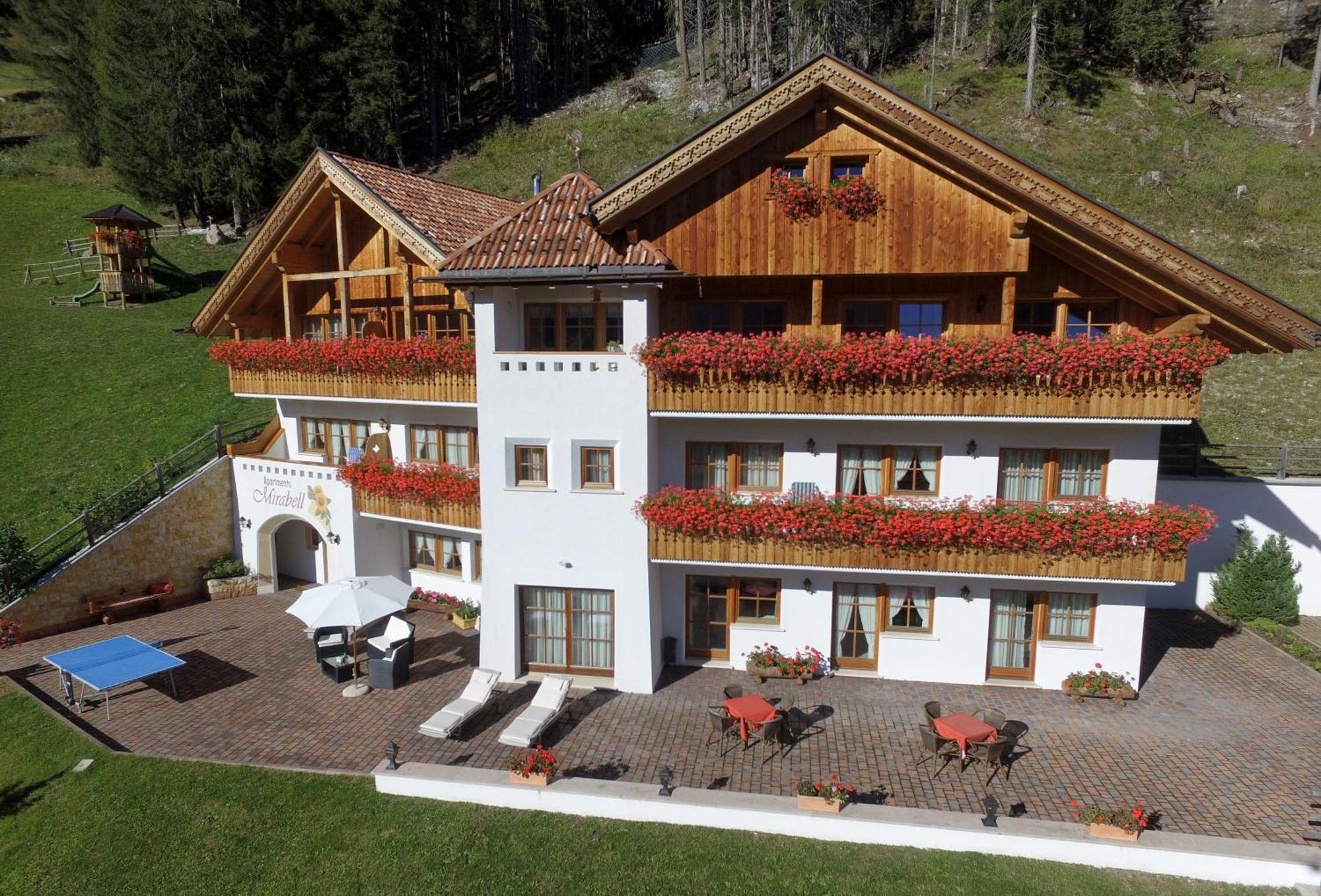 Apartments Mirabell Livinallongo Del Col Di Lana Exteriör bild